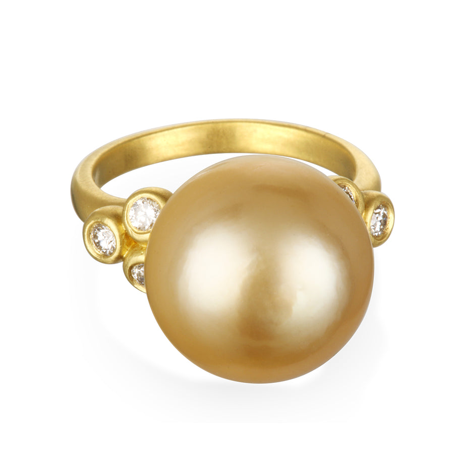 Tiffany HardWear South Sea pearl ring in 18k gold.